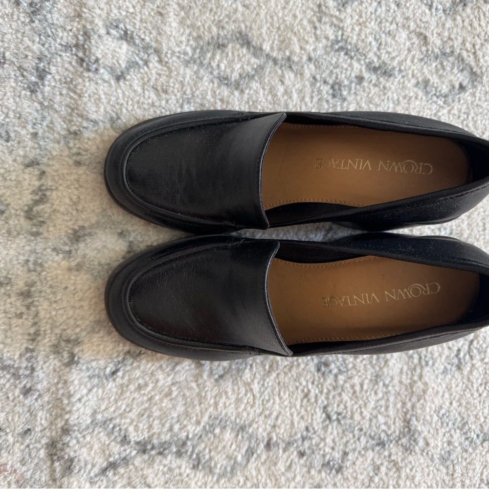 Crown Vintage Women’s Classic Black Slip-Ons